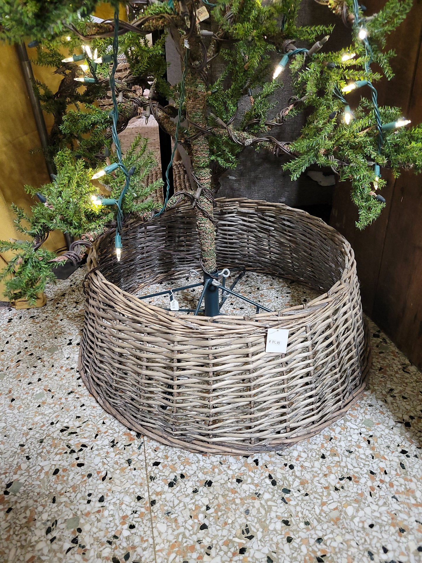 #82 Tree Stand Basket Cover